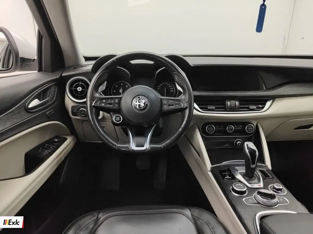 Alfa Romeo Stelvio - Alfa Romeo Stelvio 2.2 D 160 Super 5d 4